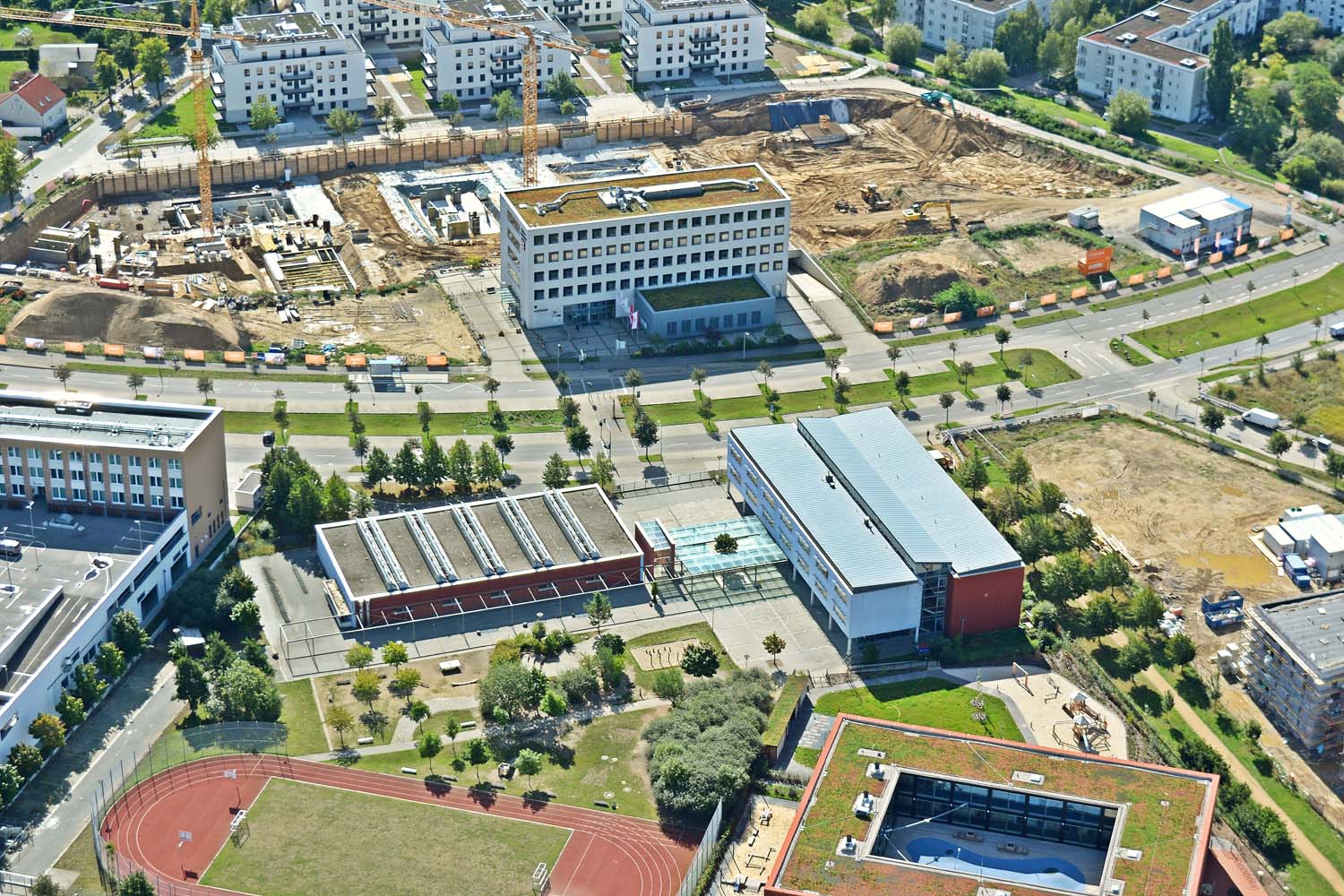 Gemeindeporträt_Luftbild Rathaus Neue mitte_gläser